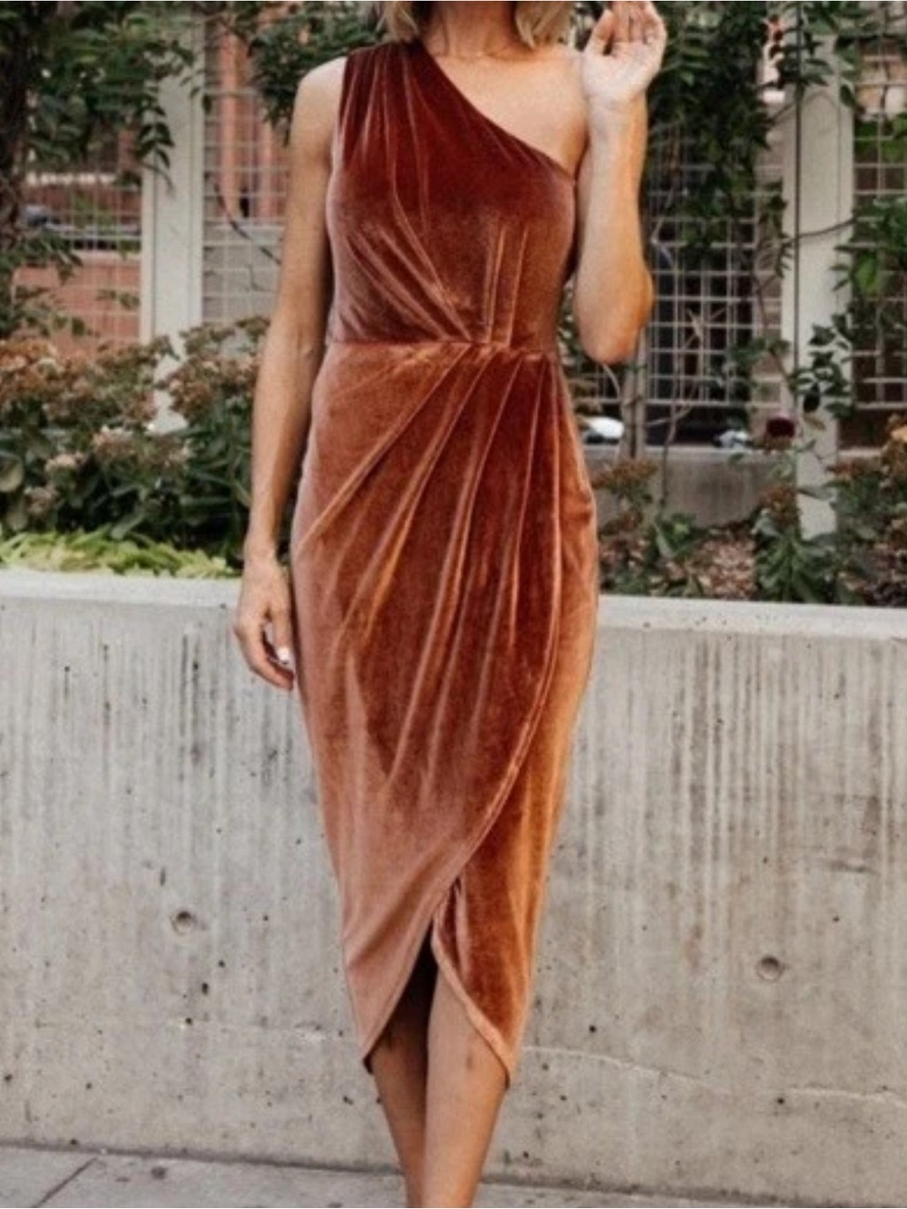 Baltic Born One-Shoulder Velvet Kourtney Midi Dress in Cinnamon Sz Small